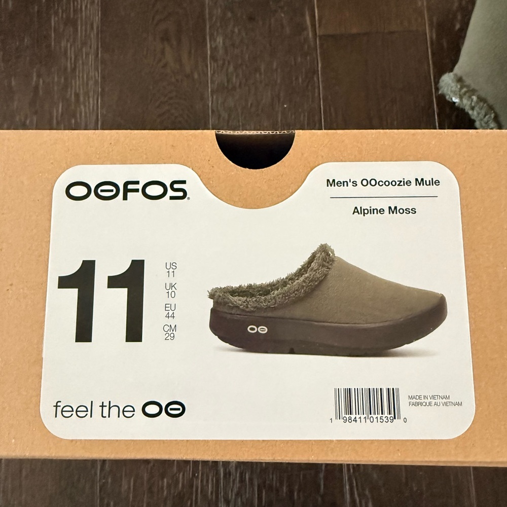 OOFOS Men's Slip-On Loafers in Gray and Green - Picture 6 of 7